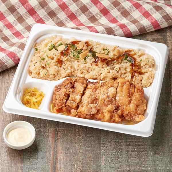 にんにくと醤油が決め手の山賊焼&ガーリックライス